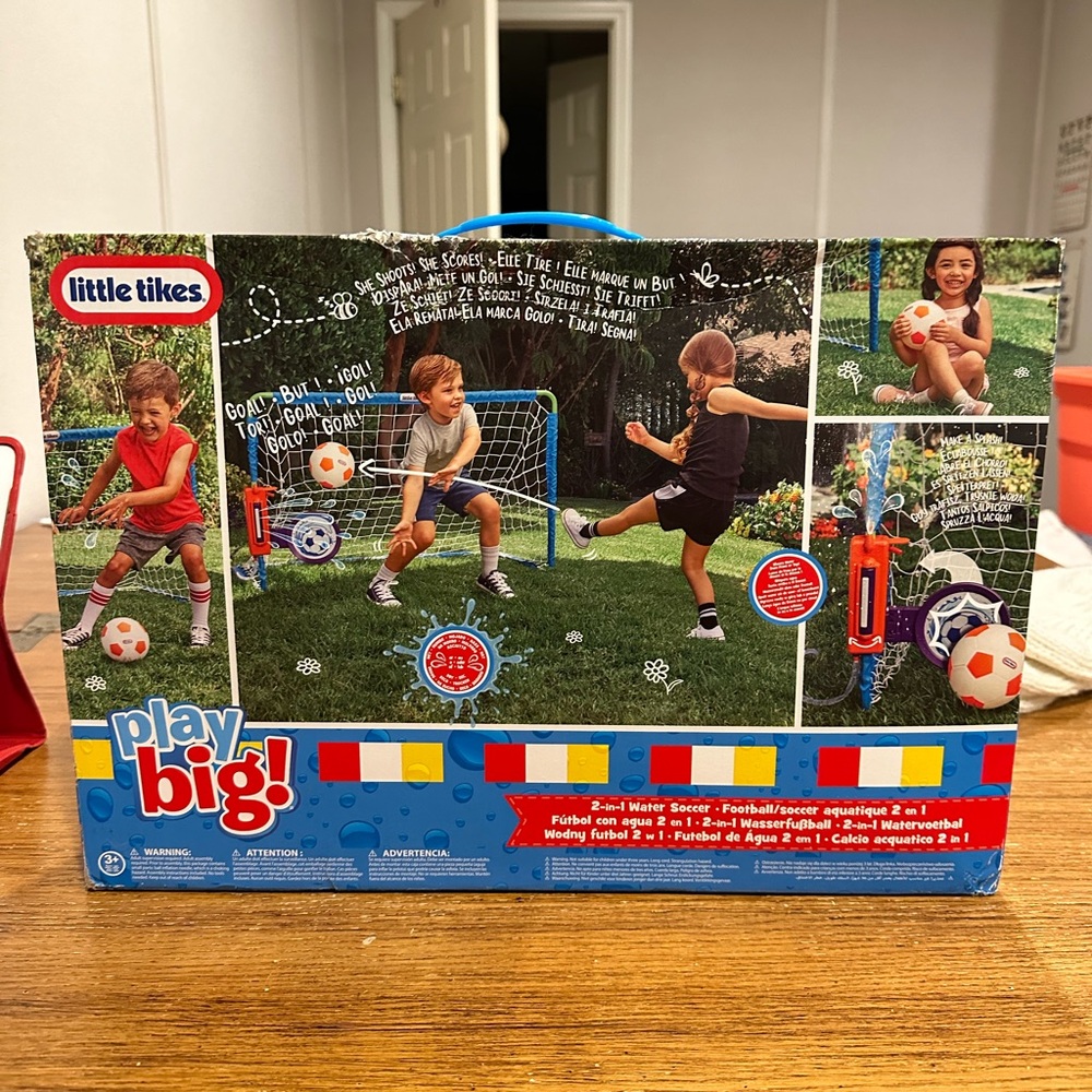 LITTLE TIKES 2 in 1 Water Soccer